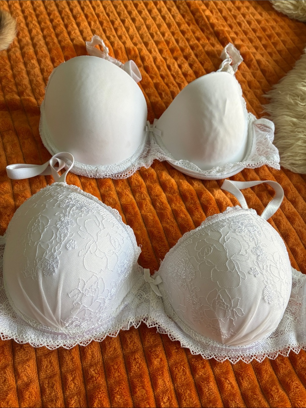 Marilyn Monroe White Lace Padded Bra Pair